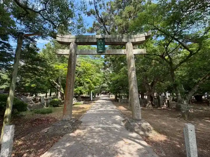 金麗神社の{uncategorized: "未分類", other: "その他", undefined: "問題あり", building: "その他建物", grave: "お墓", sacred_gate: "鳥居", guardian: "狛犬", statue: "像", buddha: "仏像", history: "歴史", nature: "自然", garden: "庭園", animal: "動物", pagoda: "塔", temizu: "手水舎", mountain_gate: "山門・神門", sanctuary: "本殿・本堂", subordinate: "末社・摂社", art: "芸術", scenery: "景色", jizo: "地蔵", ema: "絵馬", goshuin: "御朱印", omikuji: "おみくじ", items: "授与品その他", amulet: "お守り", goshuincho: "御朱印帳", eats: "食事", festival: "お祭り", votive_dance: "神楽", shichigosan: "七五三参", wedding: "結婚式", experience: "体験その他", initially: "初詣", around: "周辺", anti_infection: "感染症対策"}