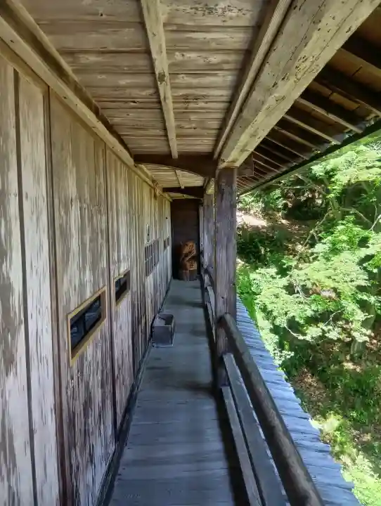 日龍峯寺(高澤観音)(美濃清水)の{uncategorized: "未分類", other: "その他", undefined: "問題あり", building: "その他建物", grave: "お墓", sacred_gate: "鳥居", guardian: "狛犬", statue: "像", buddha: "仏像", history: "歴史", nature: "自然", garden: "庭園", animal: "動物", pagoda: "塔", temizu: "手水舎", mountain_gate: "山門・神門", sanctuary: "本殿・本堂", subordinate: "末社・摂社", art: "芸術", scenery: "景色", jizo: "地蔵", ema: "絵馬", goshuin: "御朱印", omikuji: "おみくじ", items: "授与品その他", amulet: "お守り", goshuincho: "御朱印帳", eats: "食事", festival: "お祭り", votive_dance: "神楽", shichigosan: "七五三参", wedding: "結婚式", experience: "体験その他", initially: "初詣", around: "周辺", anti_infection: "感染症対策"}