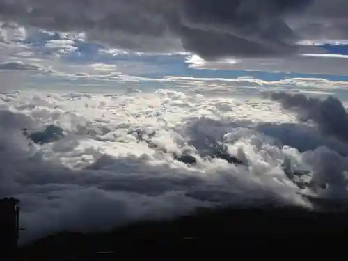 富士山頂上浅間大社奥宮の自然