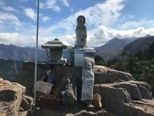 石鎚神社頂上社の仏像