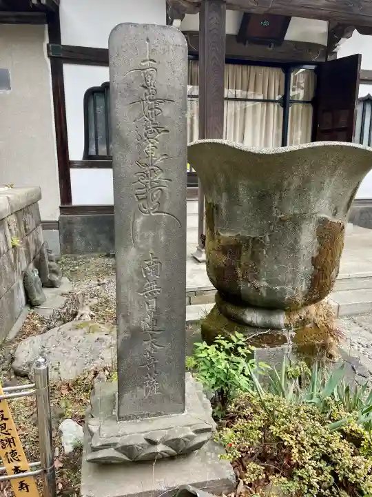 本寿寺の{uncategorized: "未分類", other: "その他", undefined: "問題あり", building: "その他建物", grave: "お墓", sacred_gate: "鳥居", guardian: "狛犬", statue: "像", buddha: "仏像", history: "歴史", nature: "自然", garden: "庭園", animal: "動物", pagoda: "塔", temizu: "手水舎", mountain_gate: "山門・神門", sanctuary: "本殿・本堂", subordinate: "末社・摂社", art: "芸術", scenery: "景色", jizo: "地蔵", ema: "絵馬", goshuin: "御朱印", omikuji: "おみくじ", items: "授与品その他", amulet: "お守り", goshuincho: "御朱印帳", eats: "食事", festival: "お祭り", votive_dance: "神楽", shichigosan: "七五三参", wedding: "結婚式", experience: "体験その他", initially: "初詣", around: "周辺", anti_infection: "感染症対策"}