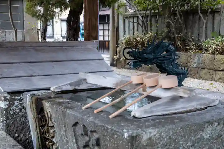 荒井神社の手水舎