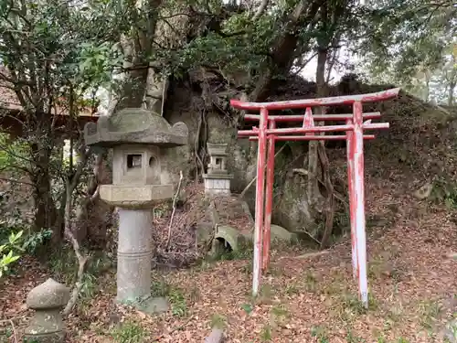 岩富寺の末社