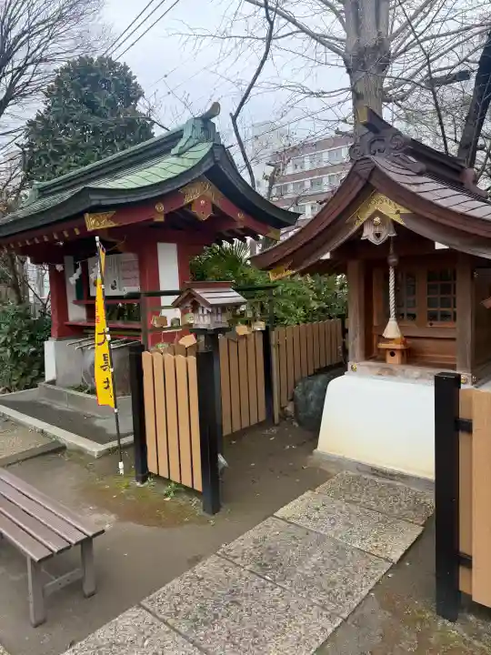 東大島神社の{uncategorized: "未分類", other: "その他", undefined: "問題あり", building: "その他建物", grave: "お墓", sacred_gate: "鳥居", guardian: "狛犬", statue: "像", buddha: "仏像", history: "歴史", nature: "自然", garden: "庭園", animal: "動物", pagoda: "塔", temizu: "手水舎", mountain_gate: "山門・神門", sanctuary: "本殿・本堂", subordinate: "末社・摂社", art: "芸術", scenery: "景色", jizo: "地蔵", ema: "絵馬", goshuin: "御朱印", omikuji: "おみくじ", items: "授与品その他", amulet: "お守り", goshuincho: "御朱印帳", eats: "食事", festival: "お祭り", votive_dance: "神楽", shichigosan: "七五三参", wedding: "結婚式", experience: "体験その他", initially: "初詣", around: "周辺", anti_infection: "感染症対策"}