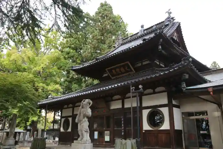 大慈寺の本殿・本堂