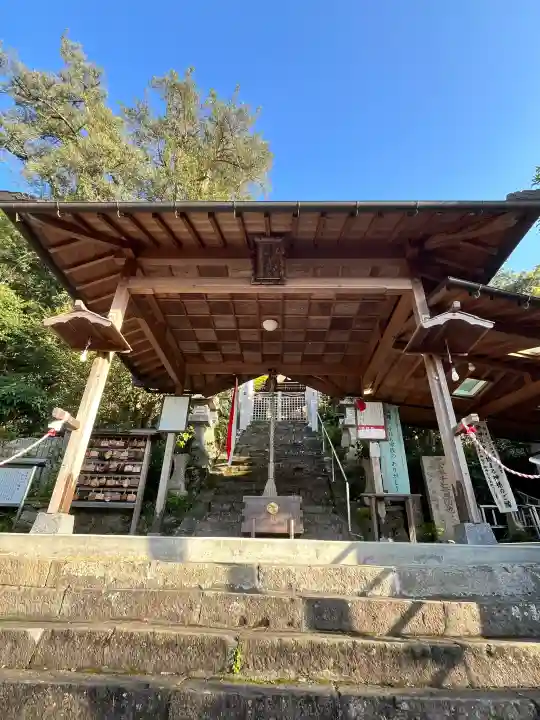 蟻通神社の{uncategorized: "未分類", other: "その他", undefined: "問題あり", building: "その他建物", grave: "お墓", sacred_gate: "鳥居", guardian: "狛犬", statue: "像", buddha: "仏像", history: "歴史", nature: "自然", garden: "庭園", animal: "動物", pagoda: "塔", temizu: "手水舎", mountain_gate: "山門・神門", sanctuary: "本殿・本堂", subordinate: "末社・摂社", art: "芸術", scenery: "景色", jizo: "地蔵", ema: "絵馬", goshuin: "御朱印", omikuji: "おみくじ", items: "授与品その他", amulet: "お守り", goshuincho: "御朱印帳", eats: "食事", festival: "お祭り", votive_dance: "神楽", shichigosan: "七五三参", wedding: "結婚式", experience: "体験その他", initially: "初詣", around: "周辺", anti_infection: "感染症対策"}