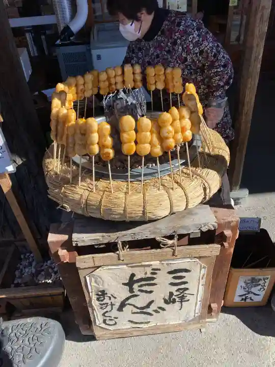 三峯神社の{uncategorized: "未分類", other: "その他", undefined: "問題あり", building: "その他建物", grave: "お墓", sacred_gate: "鳥居", guardian: "狛犬", statue: "像", buddha: "仏像", history: "歴史", nature: "自然", garden: "庭園", animal: "動物", pagoda: "塔", temizu: "手水舎", mountain_gate: "山門・神門", sanctuary: "本殿・本堂", subordinate: "末社・摂社", art: "芸術", scenery: "景色", jizo: "地蔵", ema: "絵馬", goshuin: "御朱印", omikuji: "おみくじ", items: "授与品その他", amulet: "お守り", goshuincho: "御朱印帳", eats: "食事", festival: "お祭り", votive_dance: "神楽", shichigosan: "七五三参", wedding: "結婚式", experience: "体験その他", initially: "初詣", around: "周辺", anti_infection: "感染症対策"}