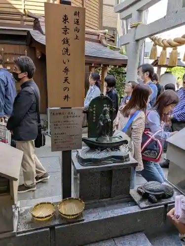 小網神社の像