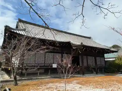 勧修寺の{uncategorized: "未分類", other: "その他", undefined: "問題あり", building: "その他建物", grave: "お墓", sacred_gate: "鳥居", guardian: "狛犬", statue: "像", buddha: "仏像", history: "歴史", nature: "自然", garden: "庭園", animal: "動物", pagoda: "塔", temizu: "手水舎", mountain_gate: "山門・神門", sanctuary: "本殿・本堂", subordinate: "末社・摂社", art: "芸術", scenery: "景色", jizo: "地蔵", ema: "絵馬", goshuin: "御朱印", omikuji: "おみくじ", items: "授与品その他", amulet: "お守り", goshuincho: "御朱印帳", eats: "食事", festival: "お祭り", votive_dance: "神楽", shichigosan: "七五三参", wedding: "結婚式", experience: "体験その他", initially: "初詣", around: "周辺", anti_infection: "感染症対策"}