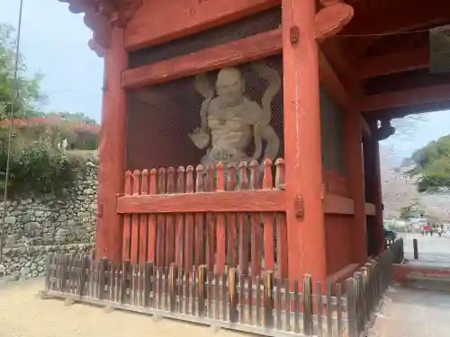 粉河寺の{uncategorized: "未分類", other: "その他", undefined: "問題あり", building: "その他建物", grave: "お墓", sacred_gate: "鳥居", guardian: "狛犬", statue: "像", buddha: "仏像", history: "歴史", nature: "自然", garden: "庭園", animal: "動物", pagoda: "塔", temizu: "手水舎", mountain_gate: "山門・神門", sanctuary: "本殿・本堂", subordinate: "末社・摂社", art: "芸術", scenery: "景色", jizo: "地蔵", ema: "絵馬", goshuin: "御朱印", omikuji: "おみくじ", items: "授与品その他", amulet: "お守り", goshuincho: "御朱印帳", eats: "食事", festival: "お祭り", votive_dance: "神楽", shichigosan: "七五三参", wedding: "結婚式", experience: "体験その他", initially: "初詣", around: "周辺", anti_infection: "感染症対策"}