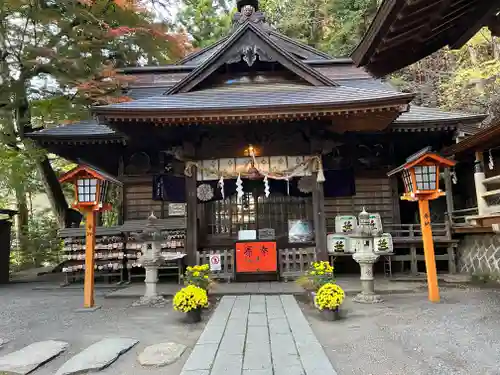 新倉富士浅間神社の本殿