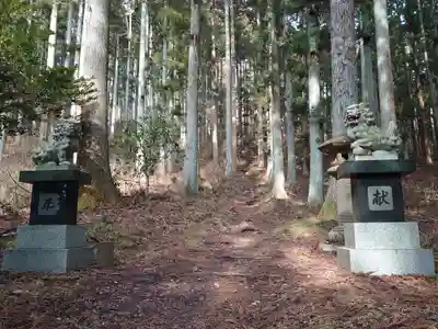 太白山生出森八幡神社（岳宮）の狛犬