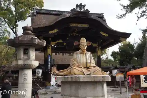 豊国神社の像