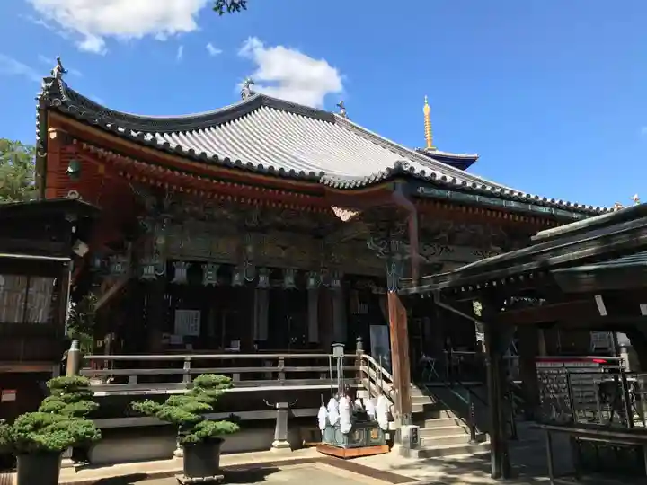 中山寺の本殿・本堂