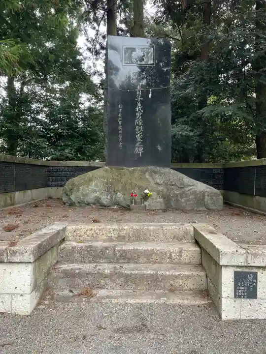 栃木縣護國神社の{uncategorized: "未分類", other: "その他", undefined: "問題あり", building: "その他建物", grave: "お墓", sacred_gate: "鳥居", guardian: "狛犬", statue: "像", buddha: "仏像", history: "歴史", nature: "自然", garden: "庭園", animal: "動物", pagoda: "塔", temizu: "手水舎", mountain_gate: "山門・神門", sanctuary: "本殿・本堂", subordinate: "末社・摂社", art: "芸術", scenery: "景色", jizo: "地蔵", ema: "絵馬", goshuin: "御朱印", omikuji: "おみくじ", items: "授与品その他", amulet: "お守り", goshuincho: "御朱印帳", eats: "食事", festival: "お祭り", votive_dance: "神楽", shichigosan: "七五三参", wedding: "結婚式", experience: "体験その他", initially: "初詣", around: "周辺", anti_infection: "感染症対策"}