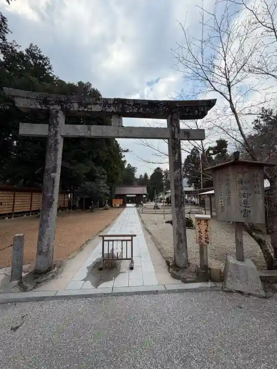 須佐神社の{uncategorized: "未分類", other: "その他", undefined: "問題あり", building: "その他建物", grave: "お墓", sacred_gate: "鳥居", guardian: "狛犬", statue: "像", buddha: "仏像", history: "歴史", nature: "自然", garden: "庭園", animal: "動物", pagoda: "塔", temizu: "手水舎", mountain_gate: "山門・神門", sanctuary: "本殿・本堂", subordinate: "末社・摂社", art: "芸術", scenery: "景色", jizo: "地蔵", ema: "絵馬", goshuin: "御朱印", omikuji: "おみくじ", items: "授与品その他", amulet: "お守り", goshuincho: "御朱印帳", eats: "食事", festival: "お祭り", votive_dance: "神楽", shichigosan: "七五三参", wedding: "結婚式", experience: "体験その他", initially: "初詣", around: "周辺", anti_infection: "感染症対策"}