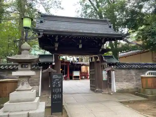 赤坂氷川神社の山門