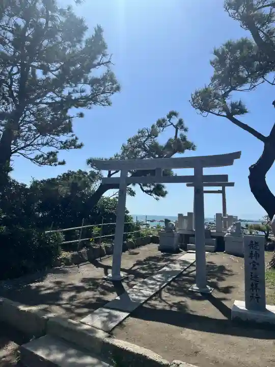 森戸大明神(森戸神社)の{uncategorized: "未分類", other: "その他", undefined: "問題あり", building: "その他建物", grave: "お墓", sacred_gate: "鳥居", guardian: "狛犬", statue: "像", buddha: "仏像", history: "歴史", nature: "自然", garden: "庭園", animal: "動物", pagoda: "塔", temizu: "手水舎", mountain_gate: "山門・神門", sanctuary: "本殿・本堂", subordinate: "末社・摂社", art: "芸術", scenery: "景色", jizo: "地蔵", ema: "絵馬", goshuin: "御朱印", omikuji: "おみくじ", items: "授与品その他", amulet: "お守り", goshuincho: "御朱印帳", eats: "食事", festival: "お祭り", votive_dance: "神楽", shichigosan: "七五三参", wedding: "結婚式", experience: "体験その他", initially: "初詣", around: "周辺", anti_infection: "感染症対策"}