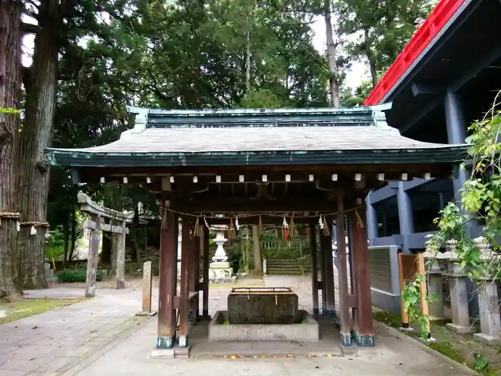 八幡朝見神社の手水舎
