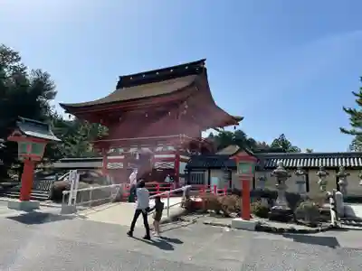 美濃國一宮　南宮大社の山門・神門