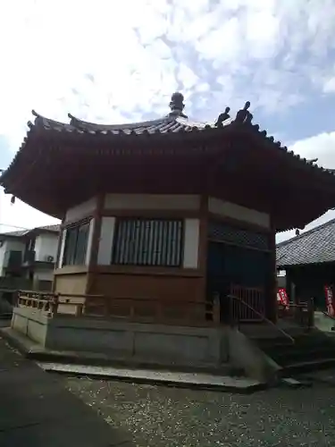 新光寺の本殿