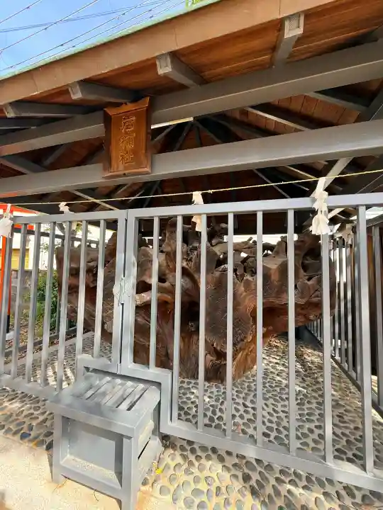 船寺神社の{uncategorized: "未分類", other: "その他", undefined: "問題あり", building: "その他建物", grave: "お墓", sacred_gate: "鳥居", guardian: "狛犬", statue: "像", buddha: "仏像", history: "歴史", nature: "自然", garden: "庭園", animal: "動物", pagoda: "塔", temizu: "手水舎", mountain_gate: "山門・神門", sanctuary: "本殿・本堂", subordinate: "末社・摂社", art: "芸術", scenery: "景色", jizo: "地蔵", ema: "絵馬", goshuin: "御朱印", omikuji: "おみくじ", items: "授与品その他", amulet: "お守り", goshuincho: "御朱印帳", eats: "食事", festival: "お祭り", votive_dance: "神楽", shichigosan: "七五三参", wedding: "結婚式", experience: "体験その他", initially: "初詣", around: "周辺", anti_infection: "感染症対策"}