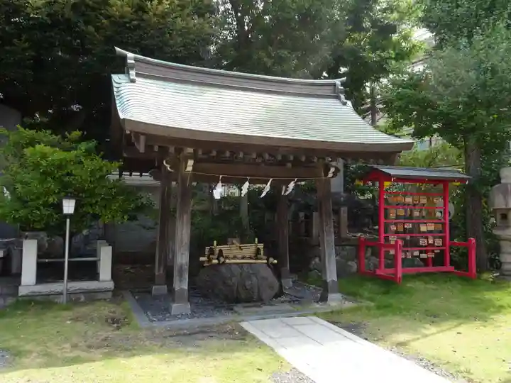 東神奈川熊野神社の手水舎