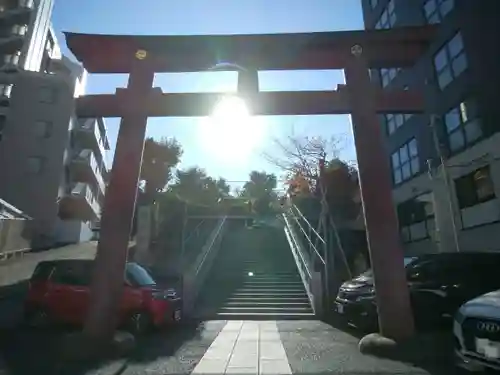 白金氷川神社の鳥居