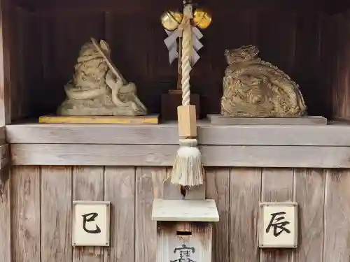 洲嵜神社の像