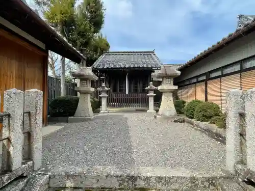 豊歳神社の{uncategorized: "未分類", other: "その他", undefined: "問題あり", building: "その他建物", grave: "お墓", sacred_gate: "鳥居", guardian: "狛犬", statue: "像", buddha: "仏像", history: "歴史", nature: "自然", garden: "庭園", animal: "動物", pagoda: "塔", temizu: "手水舎", mountain_gate: "山門・神門", sanctuary: "本殿・本堂", subordinate: "末社・摂社", art: "芸術", scenery: "景色", jizo: "地蔵", ema: "絵馬", goshuin: "御朱印", omikuji: "おみくじ", items: "授与品その他", amulet: "お守り", goshuincho: "御朱印帳", eats: "食事", festival: "お祭り", votive_dance: "神楽", shichigosan: "七五三参", wedding: "結婚式", experience: "体験その他", initially: "初詣", around: "周辺", anti_infection: "感染症対策"}
