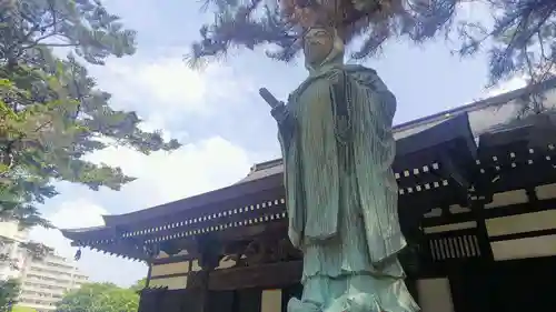 安養寺の像