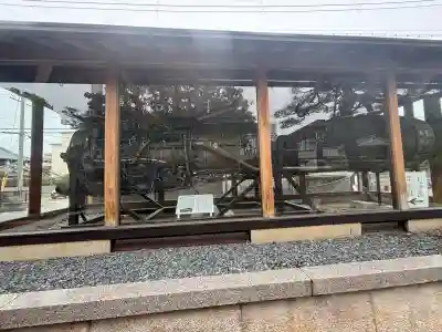 飛行神社の{uncategorized: "未分類", other: "その他", undefined: "問題あり", building: "その他建物", grave: "お墓", sacred_gate: "鳥居", guardian: "狛犬", statue: "像", buddha: "仏像", history: "歴史", nature: "自然", garden: "庭園", animal: "動物", pagoda: "塔", temizu: "手水舎", mountain_gate: "山門・神門", sanctuary: "本殿・本堂", subordinate: "末社・摂社", art: "芸術", scenery: "景色", jizo: "地蔵", ema: "絵馬", goshuin: "御朱印", omikuji: "おみくじ", items: "授与品その他", amulet: "お守り", goshuincho: "御朱印帳", eats: "食事", festival: "お祭り", votive_dance: "神楽", shichigosan: "七五三参", wedding: "結婚式", experience: "体験その他", initially: "初詣", around: "周辺", anti_infection: "感染症対策"}