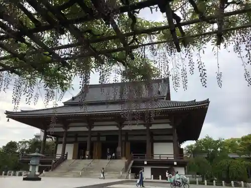 西新井大師総持寺の本殿・本堂