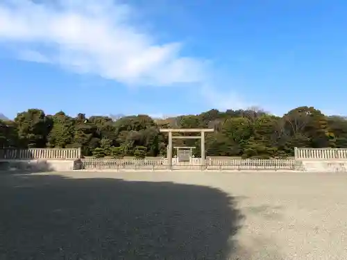 神武天皇社の{uncategorized: "未分類", other: "その他", undefined: "問題あり", building: "その他建物", grave: "お墓", sacred_gate: "鳥居", guardian: "狛犬", statue: "像", buddha: "仏像", history: "歴史", nature: "自然", garden: "庭園", animal: "動物", pagoda: "塔", temizu: "手水舎", mountain_gate: "山門・神門", sanctuary: "本殿・本堂", subordinate: "末社・摂社", art: "芸術", scenery: "景色", jizo: "地蔵", ema: "絵馬", goshuin: "御朱印", omikuji: "おみくじ", items: "授与品その他", amulet: "お守り", goshuincho: "御朱印帳", eats: "食事", festival: "お祭り", votive_dance: "神楽", shichigosan: "七五三参", wedding: "結婚式", experience: "体験その他", initially: "初詣", around: "周辺", anti_infection: "感染症対策"}