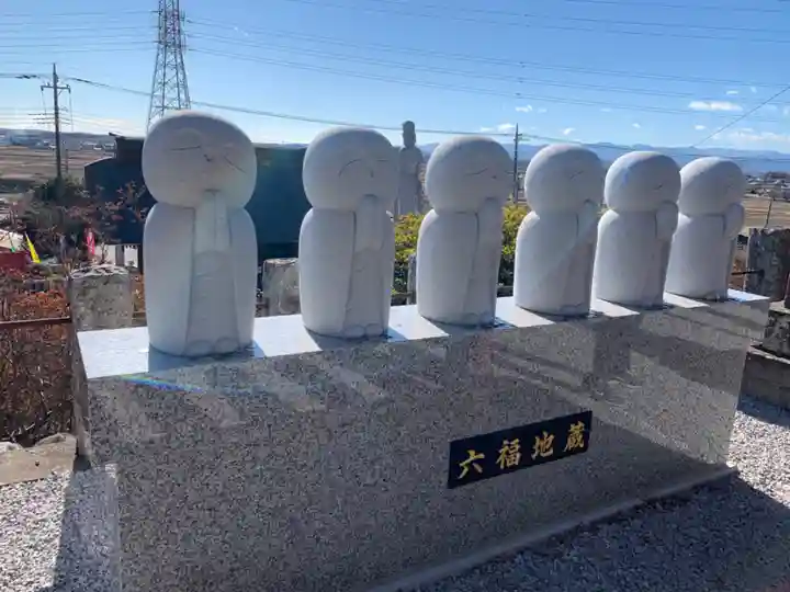 埼玉厄除け開運大師・龍泉寺(切り絵御朱印発祥の寺)の地蔵