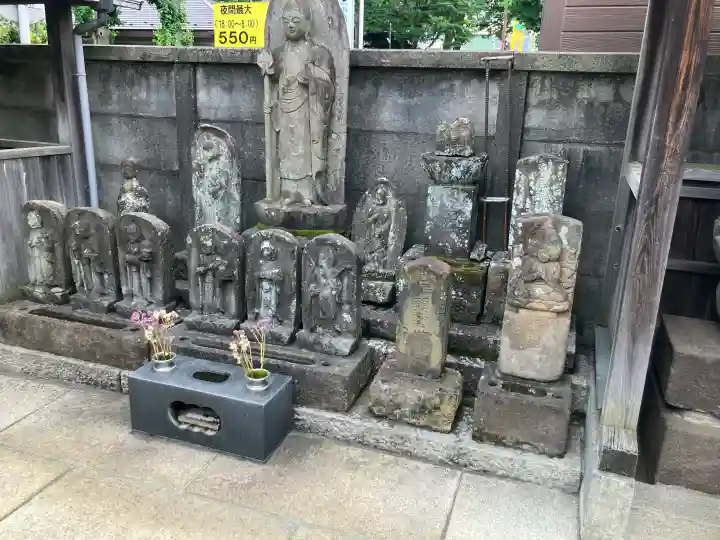 烏山神社の{uncategorized: "未分類", other: "その他", undefined: "問題あり", building: "その他建物", grave: "お墓", sacred_gate: "鳥居", guardian: "狛犬", statue: "像", buddha: "仏像", history: "歴史", nature: "自然", garden: "庭園", animal: "動物", pagoda: "塔", temizu: "手水舎", mountain_gate: "山門・神門", sanctuary: "本殿・本堂", subordinate: "末社・摂社", art: "芸術", scenery: "景色", jizo: "地蔵", ema: "絵馬", goshuin: "御朱印", omikuji: "おみくじ", items: "授与品その他", amulet: "お守り", goshuincho: "御朱印帳", eats: "食事", festival: "お祭り", votive_dance: "神楽", shichigosan: "七五三参", wedding: "結婚式", experience: "体験その他", initially: "初詣", around: "周辺", anti_infection: "感染症対策"}