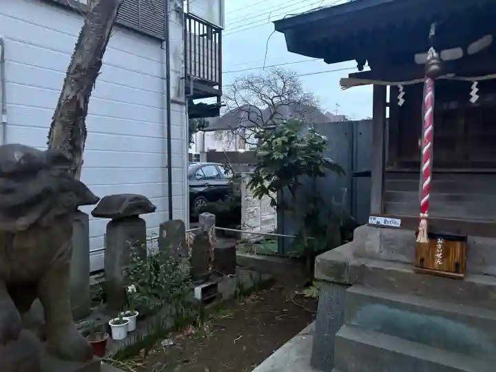 関町南御嶽神社の{uncategorized: "未分類", other: "その他", undefined: "問題あり", building: "その他建物", grave: "お墓", sacred_gate: "鳥居", guardian: "狛犬", statue: "像", buddha: "仏像", history: "歴史", nature: "自然", garden: "庭園", animal: "動物", pagoda: "塔", temizu: "手水舎", mountain_gate: "山門・神門", sanctuary: "本殿・本堂", subordinate: "末社・摂社", art: "芸術", scenery: "景色", jizo: "地蔵", ema: "絵馬", goshuin: "御朱印", omikuji: "おみくじ", items: "授与品その他", amulet: "お守り", goshuincho: "御朱印帳", eats: "食事", festival: "お祭り", votive_dance: "神楽", shichigosan: "七五三参", wedding: "結婚式", experience: "体験その他", initially: "初詣", around: "周辺", anti_infection: "感染症対策"}