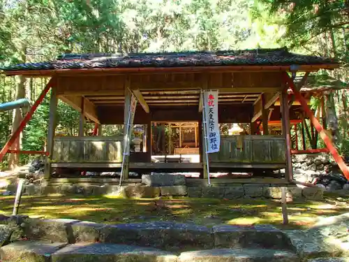 白山神社の本殿