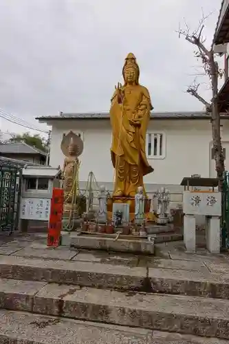 鬼法教総神苑の仏像