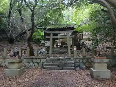 大久野島神社の{uncategorized: "未分類", other: "その他", undefined: "問題あり", building: "その他建物", grave: "お墓", sacred_gate: "鳥居", guardian: "狛犬", statue: "像", buddha: "仏像", history: "歴史", nature: "自然", garden: "庭園", animal: "動物", pagoda: "塔", temizu: "手水舎", mountain_gate: "山門・神門", sanctuary: "本殿・本堂", subordinate: "末社・摂社", art: "芸術", scenery: "景色", jizo: "地蔵", ema: "絵馬", goshuin: "御朱印", omikuji: "おみくじ", items: "授与品その他", amulet: "お守り", goshuincho: "御朱印帳", eats: "食事", festival: "お祭り", votive_dance: "神楽", shichigosan: "七五三参", wedding: "結婚式", experience: "体験その他", initially: "初詣", around: "周辺", anti_infection: "感染症対策"}