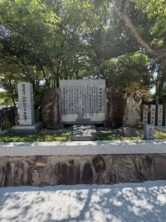 伊弉諾神宮の{uncategorized: "未分類", other: "その他", undefined: "問題あり", building: "その他建物", grave: "お墓", sacred_gate: "鳥居", guardian: "狛犬", statue: "像", buddha: "仏像", history: "歴史", nature: "自然", garden: "庭園", animal: "動物", pagoda: "塔", temizu: "手水舎", mountain_gate: "山門・神門", sanctuary: "本殿・本堂", subordinate: "末社・摂社", art: "芸術", scenery: "景色", jizo: "地蔵", ema: "絵馬", goshuin: "御朱印", omikuji: "おみくじ", items: "授与品その他", amulet: "お守り", goshuincho: "御朱印帳", eats: "食事", festival: "お祭り", votive_dance: "神楽", shichigosan: "七五三参", wedding: "結婚式", experience: "体験その他", initially: "初詣", around: "周辺", anti_infection: "感染症対策"}