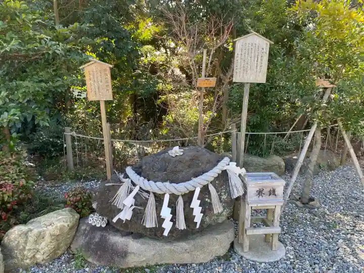 鶴峯八幡宮の{uncategorized: "未分類", other: "その他", undefined: "問題あり", building: "その他建物", grave: "お墓", sacred_gate: "鳥居", guardian: "狛犬", statue: "像", buddha: "仏像", history: "歴史", nature: "自然", garden: "庭園", animal: "動物", pagoda: "塔", temizu: "手水舎", mountain_gate: "山門・神門", sanctuary: "本殿・本堂", subordinate: "末社・摂社", art: "芸術", scenery: "景色", jizo: "地蔵", ema: "絵馬", goshuin: "御朱印", omikuji: "おみくじ", items: "授与品その他", amulet: "お守り", goshuincho: "御朱印帳", eats: "食事", festival: "お祭り", votive_dance: "神楽", shichigosan: "七五三参", wedding: "結婚式", experience: "体験その他", initially: "初詣", around: "周辺", anti_infection: "感染症対策"}