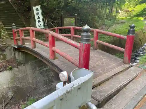 龍興山神社の建物その他