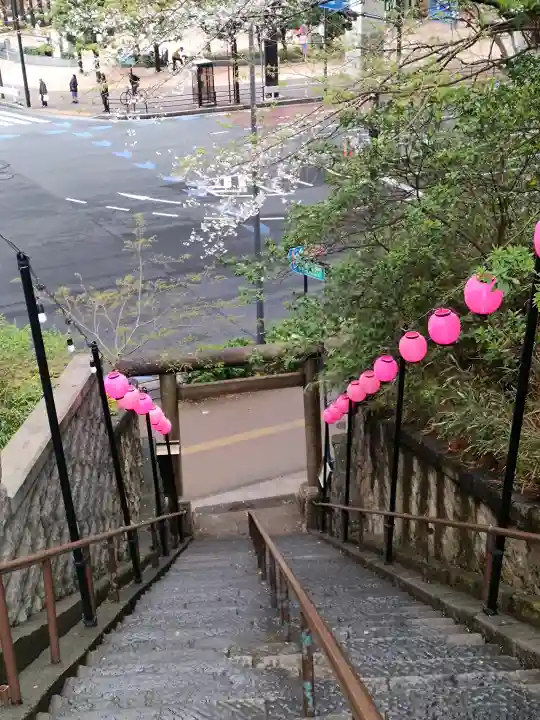 上目黒氷川神社の{uncategorized: "未分類", other: "その他", undefined: "問題あり", building: "その他建物", grave: "お墓", sacred_gate: "鳥居", guardian: "狛犬", statue: "像", buddha: "仏像", history: "歴史", nature: "自然", garden: "庭園", animal: "動物", pagoda: "塔", temizu: "手水舎", mountain_gate: "山門・神門", sanctuary: "本殿・本堂", subordinate: "末社・摂社", art: "芸術", scenery: "景色", jizo: "地蔵", ema: "絵馬", goshuin: "御朱印", omikuji: "おみくじ", items: "授与品その他", amulet: "お守り", goshuincho: "御朱印帳", eats: "食事", festival: "お祭り", votive_dance: "神楽", shichigosan: "七五三参", wedding: "結婚式", experience: "体験その他", initially: "初詣", around: "周辺", anti_infection: "感染症対策"}
