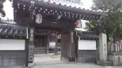 東南院の山門