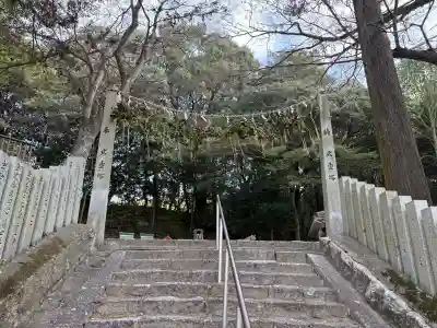 綺原坐健伊那太比賣神社の{uncategorized: "未分類", other: "その他", undefined: "問題あり", building: "その他建物", grave: "お墓", sacred_gate: "鳥居", guardian: "狛犬", statue: "像", buddha: "仏像", history: "歴史", nature: "自然", garden: "庭園", animal: "動物", pagoda: "塔", temizu: "手水舎", mountain_gate: "山門・神門", sanctuary: "本殿・本堂", subordinate: "末社・摂社", art: "芸術", scenery: "景色", jizo: "地蔵", ema: "絵馬", goshuin: "御朱印", omikuji: "おみくじ", items: "授与品その他", amulet: "お守り", goshuincho: "御朱印帳", eats: "食事", festival: "お祭り", votive_dance: "神楽", shichigosan: "七五三参", wedding: "結婚式", experience: "体験その他", initially: "初詣", around: "周辺", anti_infection: "感染症対策"}