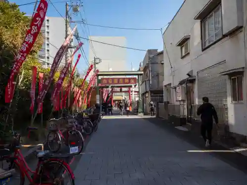東京羽田 穴守稲荷神社の{uncategorized: "未分類", other: "その他", undefined: "問題あり", building: "その他建物", grave: "お墓", sacred_gate: "鳥居", guardian: "狛犬", statue: "像", buddha: "仏像", history: "歴史", nature: "自然", garden: "庭園", animal: "動物", pagoda: "塔", temizu: "手水舎", mountain_gate: "山門・神門", sanctuary: "本殿・本堂", subordinate: "末社・摂社", art: "芸術", scenery: "景色", jizo: "地蔵", ema: "絵馬", goshuin: "御朱印", omikuji: "おみくじ", items: "授与品その他", amulet: "お守り", goshuincho: "御朱印帳", eats: "食事", festival: "お祭り", votive_dance: "神楽", shichigosan: "七五三参", wedding: "結婚式", experience: "体験その他", initially: "初詣", around: "周辺", anti_infection: "感染症対策"}
