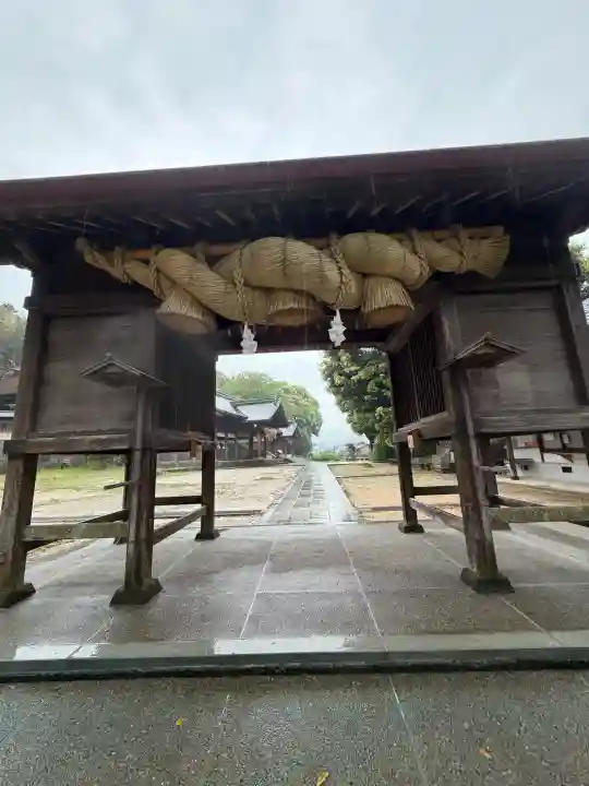 揖夜神社の{uncategorized: "未分類", other: "その他", undefined: "問題あり", building: "その他建物", grave: "お墓", sacred_gate: "鳥居", guardian: "狛犬", statue: "像", buddha: "仏像", history: "歴史", nature: "自然", garden: "庭園", animal: "動物", pagoda: "塔", temizu: "手水舎", mountain_gate: "山門・神門", sanctuary: "本殿・本堂", subordinate: "末社・摂社", art: "芸術", scenery: "景色", jizo: "地蔵", ema: "絵馬", goshuin: "御朱印", omikuji: "おみくじ", items: "授与品その他", amulet: "お守り", goshuincho: "御朱印帳", eats: "食事", festival: "お祭り", votive_dance: "神楽", shichigosan: "七五三参", wedding: "結婚式", experience: "体験その他", initially: "初詣", around: "周辺", anti_infection: "感染症対策"}