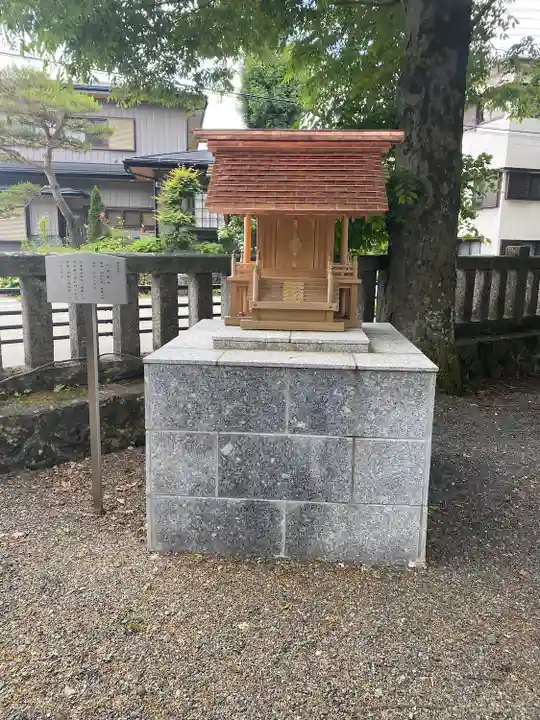 淺間神社(忍野八海)の末社・摂社