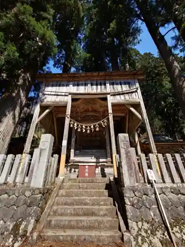 白山中居神社の{uncategorized: "未分類", other: "その他", undefined: "問題あり", building: "その他建物", grave: "お墓", sacred_gate: "鳥居", guardian: "狛犬", statue: "像", buddha: "仏像", history: "歴史", nature: "自然", garden: "庭園", animal: "動物", pagoda: "塔", temizu: "手水舎", mountain_gate: "山門・神門", sanctuary: "本殿・本堂", subordinate: "末社・摂社", art: "芸術", scenery: "景色", jizo: "地蔵", ema: "絵馬", goshuin: "御朱印", omikuji: "おみくじ", items: "授与品その他", amulet: "お守り", goshuincho: "御朱印帳", eats: "食事", festival: "お祭り", votive_dance: "神楽", shichigosan: "七五三参", wedding: "結婚式", experience: "体験その他", initially: "初詣", around: "周辺", anti_infection: "感染症対策"}